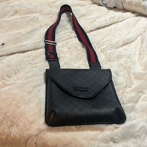 Gucci cross body bag